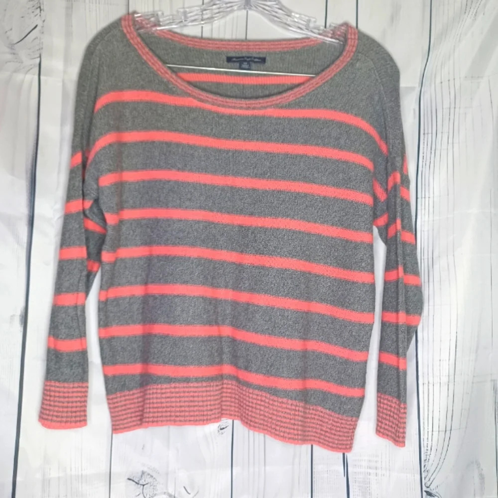 American Eagle Classic preppy lightweight pink and gray striped crewneck sweater